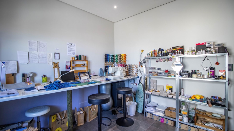 3 Bedroom Property for Sale in Hoogland Western Cape